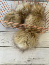 Load image into Gallery viewer, Snap Poms