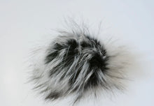 Load image into Gallery viewer, Snap Poms