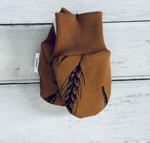 0-24m Thumbless Sherpa Winter Mittens - Caramel Wheat Print