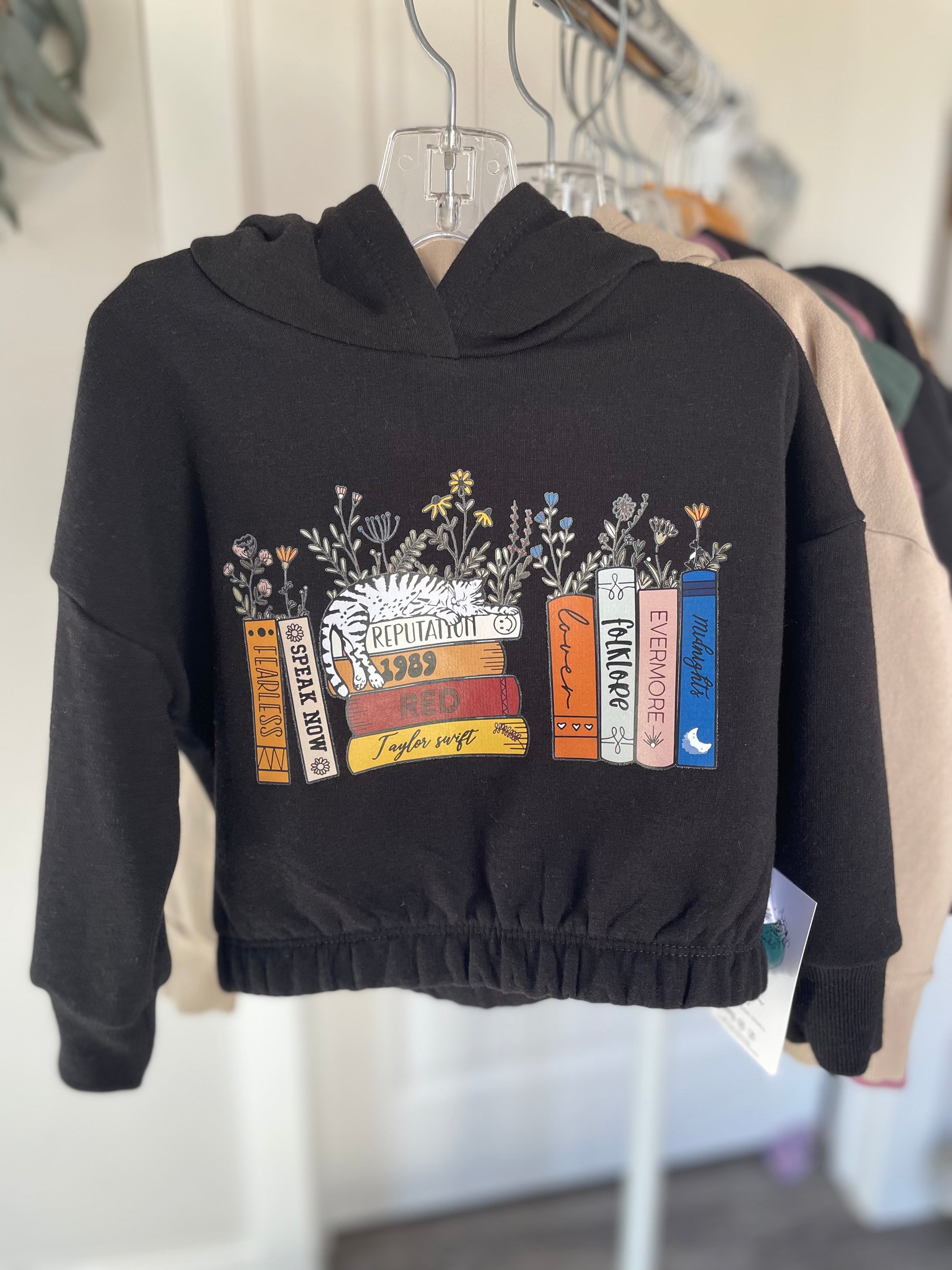 Slouchy Graphic Pullovers - 2T (Swiftie Books - Black)